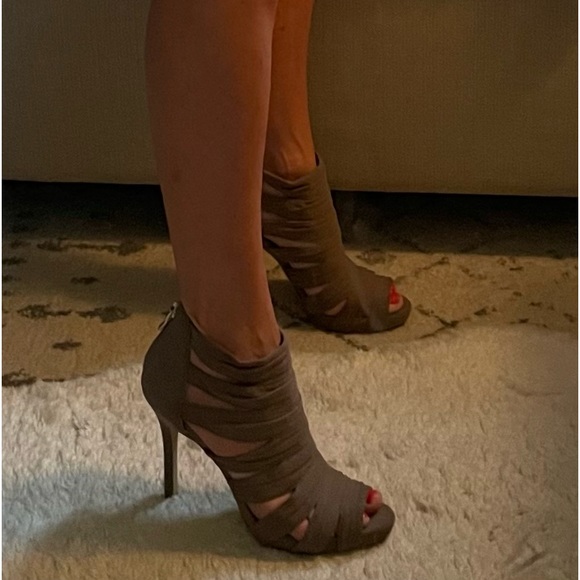 BCBG Stilettos - Picture 2 of 6
